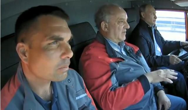 Конфуз Путіна на Кримському мості: у глави Кремля пояснили інцидент Конфуз Путіна на Кримському мості: у глави Кремля пояснили інцидент
