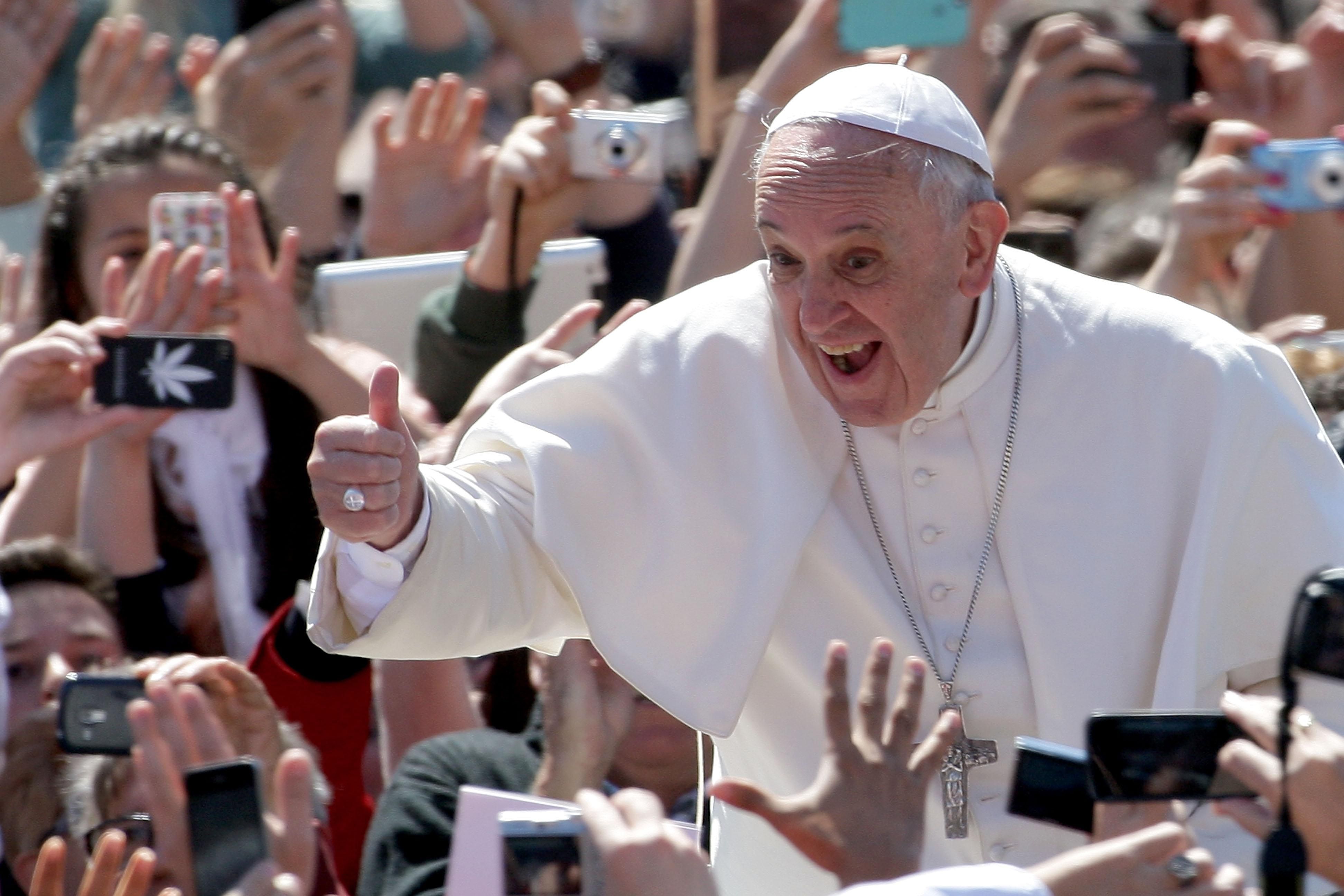 Папа Римский дал советы монахиням по пользованию соцсетями