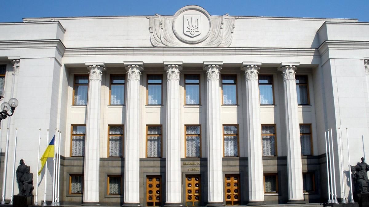 Активисты под Верховной Радой требуют от депутатов рассмотреть избирательный кодекс Активисты под Верховной Радой требуют от депутатов рассмотреть избирательный кодекс