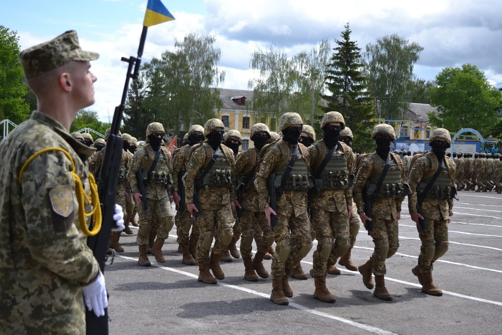 Молодь не йде в ЗСУ через брак мотивації, – військовий