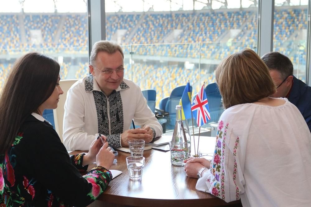 Андрій Садовий обговорив небезпеку "Північного Потоку-2" з європейськими дипломатами Андрій Садовий обговорив небезпеку "Північного Потоку-2" з європейськими дипломатами