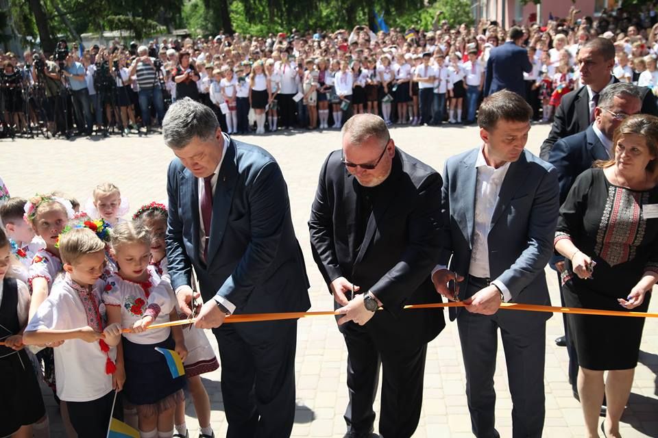 Порошенко: Днепропетровщина – одна из лидеров по созданию нового образовательного пространства