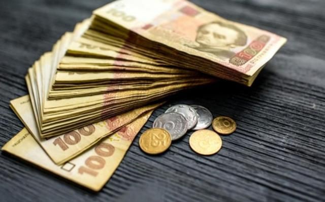Скільки людей в Україні заробляють 10 тисяч гривень і більше: в уряді дали відповідь
