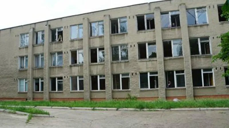 Наслідки обстрілу школи у Світлодарську Наслідки обстрілу школи у Світлодарську