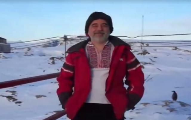 День вышиванки празднуют даже в Антарктике: опубликовано видеоприветствие на фоне пингвинов День вышиванки празднуют даже в Антарктике: опубликовано видеоприветствие на фоне пингвинов