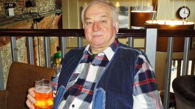 Екс-розвіднику Скрипалю після отруєння влаштували допити Екс-розвіднику Скрипалю після отруєння влаштували допити