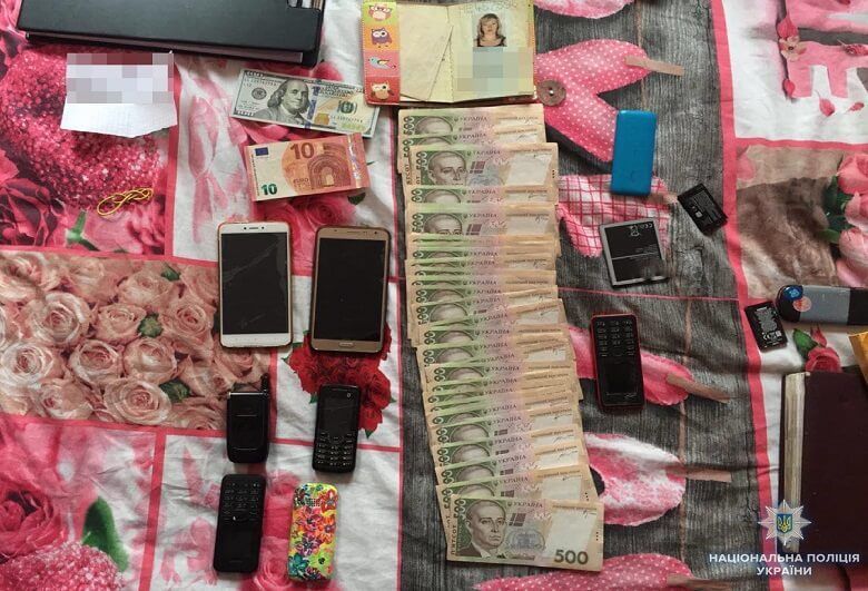 В Киеве полиция разоблачила чиновника, который занимался сутенерством В Киеве полиция разоблачила чиновника, который занимался сутенерством