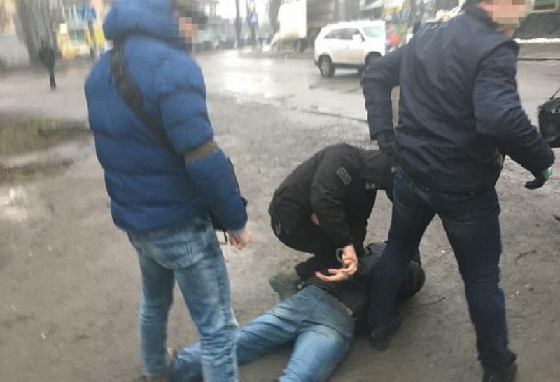 У Рівному бандити видавали себе за військових У Рівному бандити видавали себе за військових