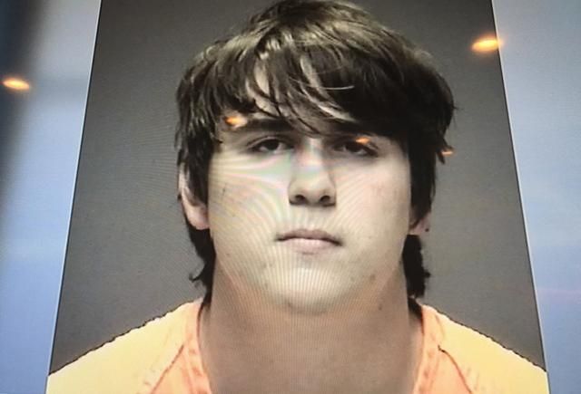 Стрельба в школе США: подозреваемому предъявлено обвинение (фото стрелявшего) Стрельба в школе США: подозреваемому предъявлено обвинение (фото стрелявшего)