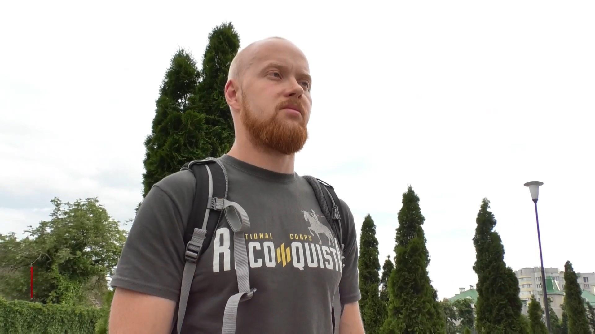 "Рукостискання треба заслужити": ветеран війни Толмачов роз'яснив свій вчинок щодо Порошенка "Рукостискання треба заслужити": ветеран війни Толмачов роз'яснив свій вчинок щодо Порошенка