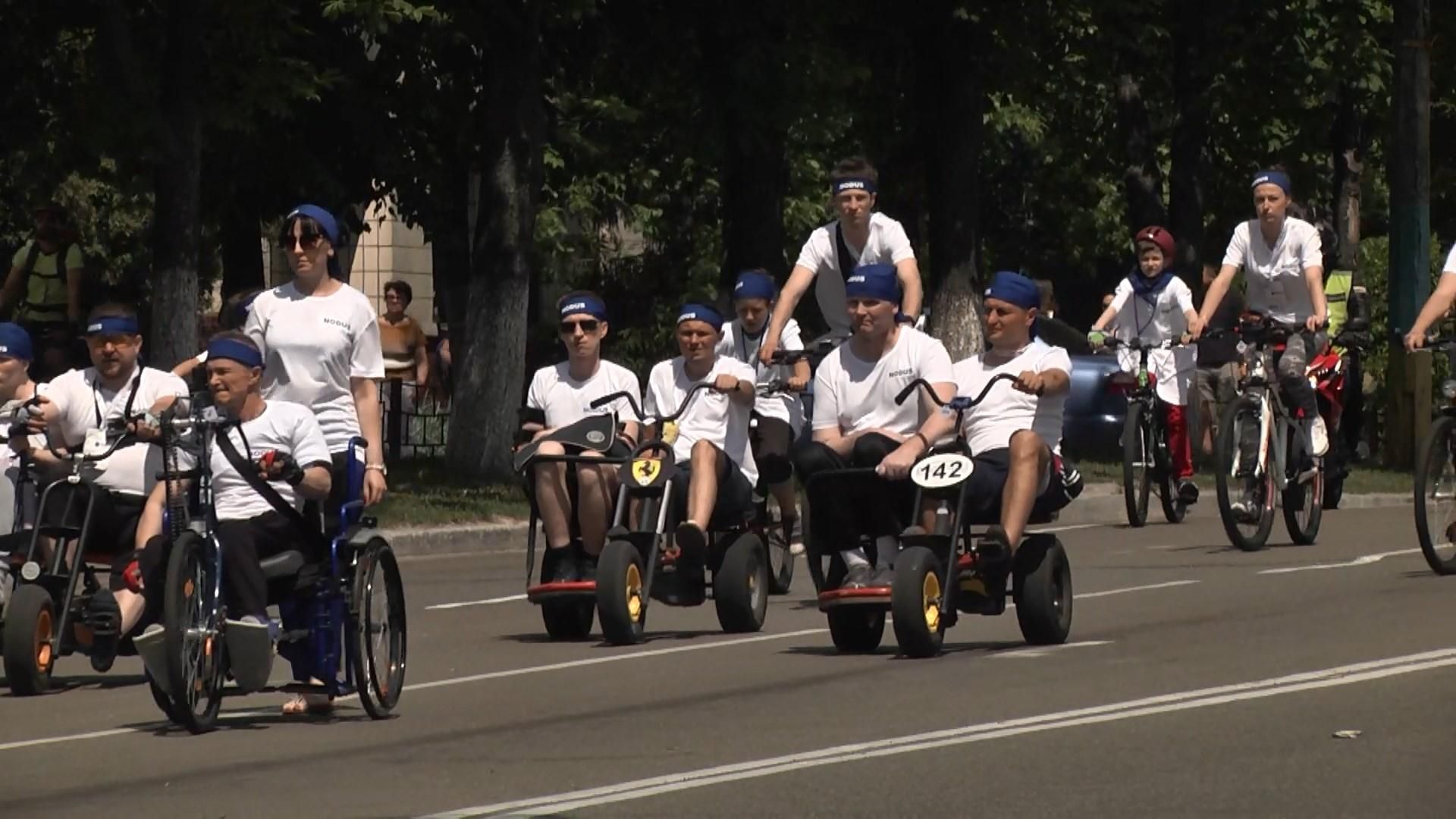 Ветерани, яких скалічила війна з Росією, взяли участь у масштабному велопробізі: фото