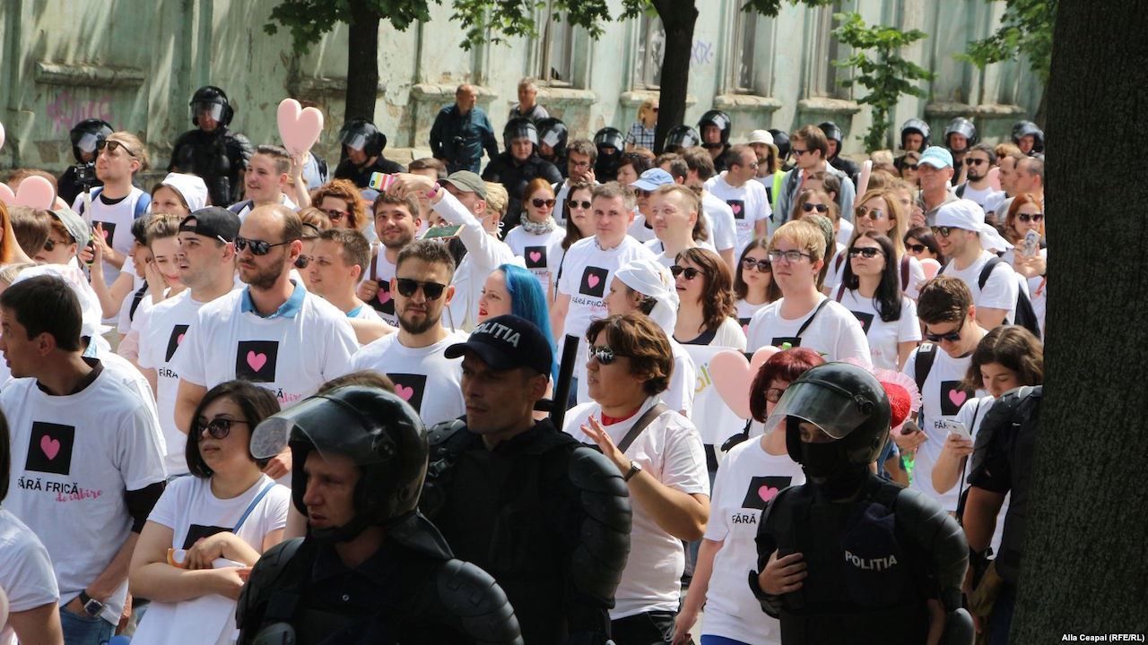У Молдові поліція не дала православним активістам зірвати ЛГБТ-марш