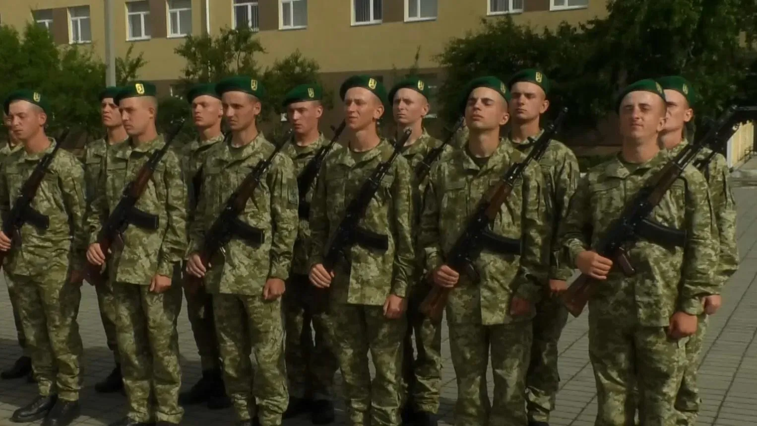 Строковики-прикордонники склали присягу Строковики-прикордонники склали присягу