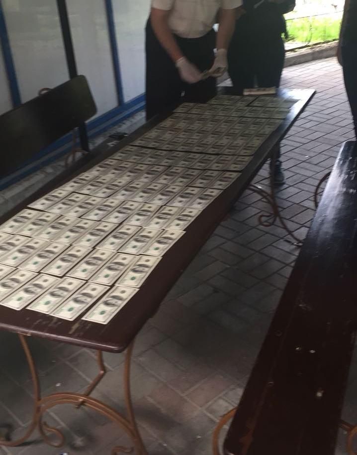 На Сумщині фермер вимагав від підприємця 20 тисяч доларів На Сумщині фермер вимагав від підприємця 20 тисяч доларів