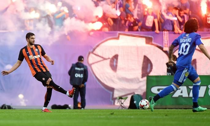 Українське "класико" "Динамо" – "Шахтар" завершилося бійкою футболістів за участю фанатів: відео Українське "класико" "Динамо" – "Шахтар" завершилося бійкою футболістів за участю фанатів: відео