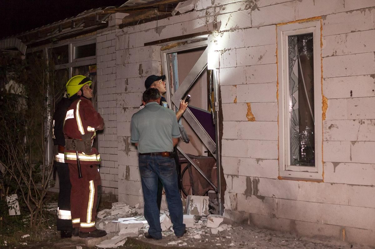 Ночью в Днепре возле кафе взорвалось неизвестное устройство Ночью в Днепре возле кафе взорвалось неизвестное устройство