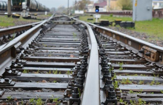 Львовская область: грузовой поезд насмерть сбил человека