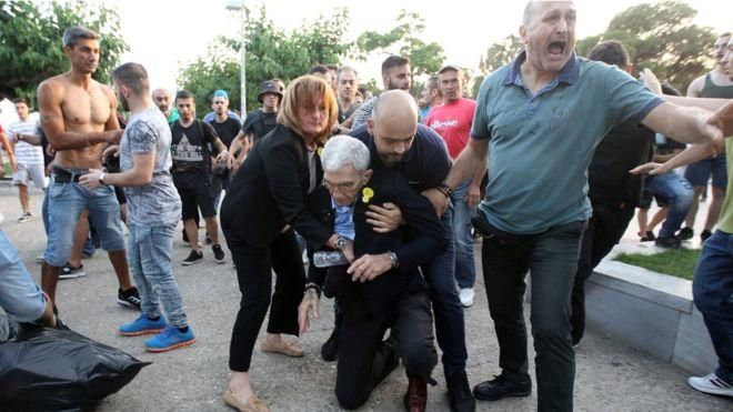 В Греции ультраправые избили мэра города