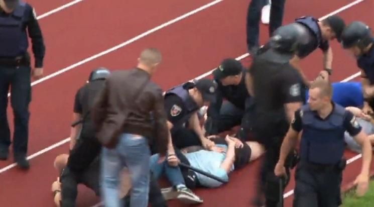 Поліція опублікувала детальне відео сутички під час футбольного матчу в Черкасах