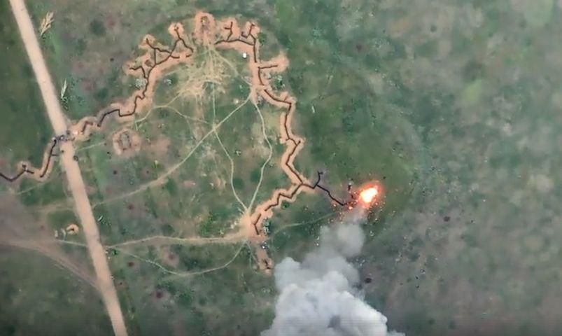 Втрати та вибухнули окопи: оприлюднено відео надточного удару по бойовиках на Донбасі Втрати та вибухнули окопи: оприлюднено відео надточного удару по бойовиках на Донбасі
