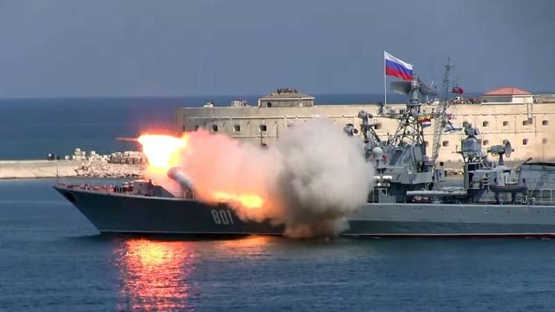 Россия проводит опасные боевые стрельбы в Азовском море Россия проводит опасные боевые стрельбы в Азовском море
