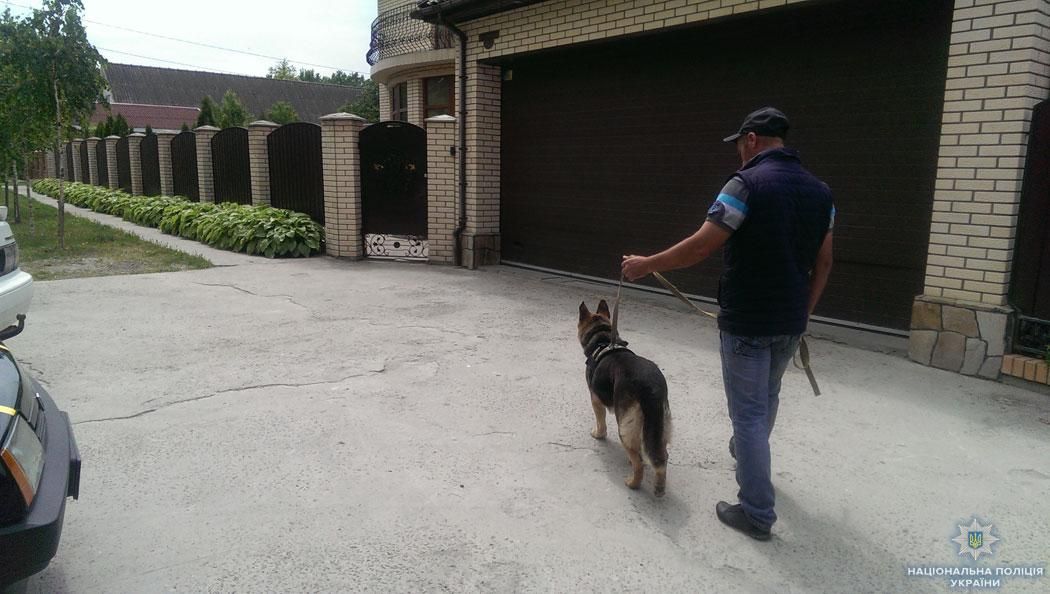 У дворі житлового будинку в Ізмаїлі вибухнула граната: з'явились деталі У дворі житлового будинку в Ізмаїлі вибухнула граната: з'явились деталі