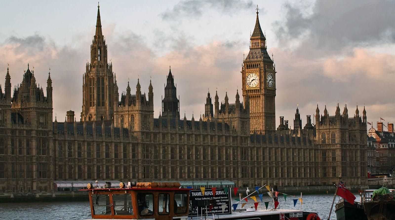 В Британии призвали ужесточить санкции против "лиц, связанных с Кремлем" В Британии призвали ужесточить санкции против "лиц, связанных с Кремлем"