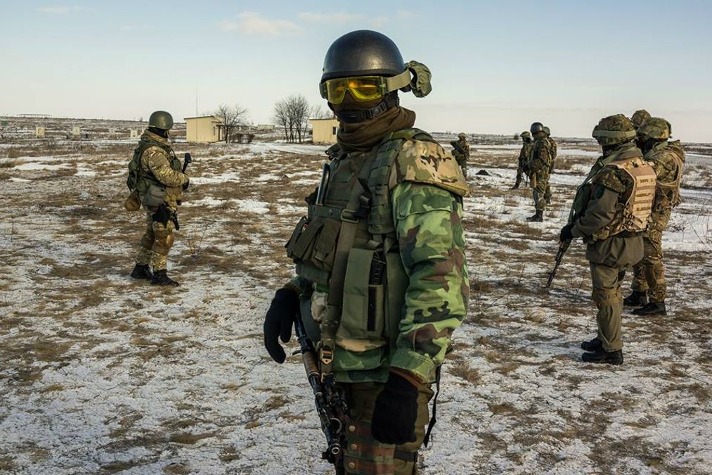На Донбасі українські військові взяли у полон трьох бойовиків: фото На Донбасі українські військові взяли у полон трьох бойовиків: фото