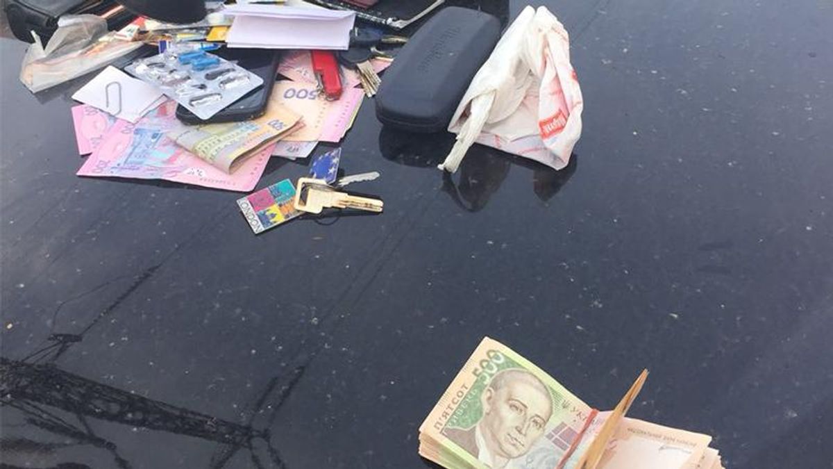 В Донецкой области на взятке задержали начальника таможенного поста В Донецкой области на взятке задержали начальника таможенного поста