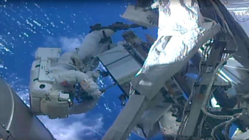 Курьез в открытом космосе: астронавт пошился в дураках во время прямой трансляции