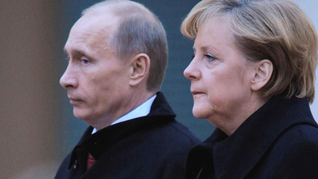 Порошенко говорив з Меркель про її поїздку до Росії