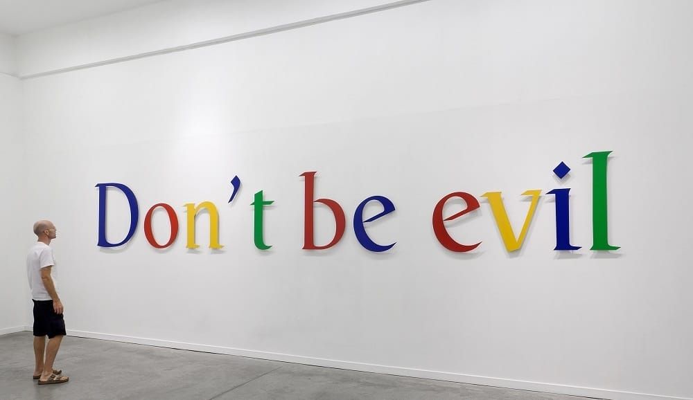 Google официально перестала быть "корпорацией добра": журналисты назвали причину
