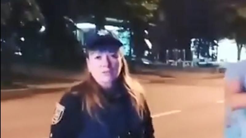 У Харкові патрульна в’їхала в авто, яке сама зупинила У Харкові патрульна в’їхала в авто, яке сама зупинила