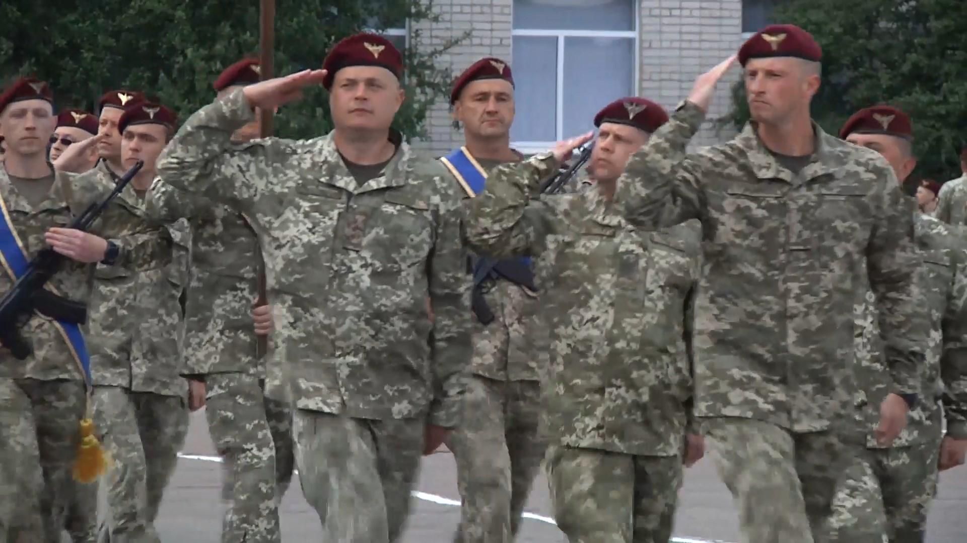 Навчальний центр для десантників у Житомирі ефектно відзначив третю річницю: відео