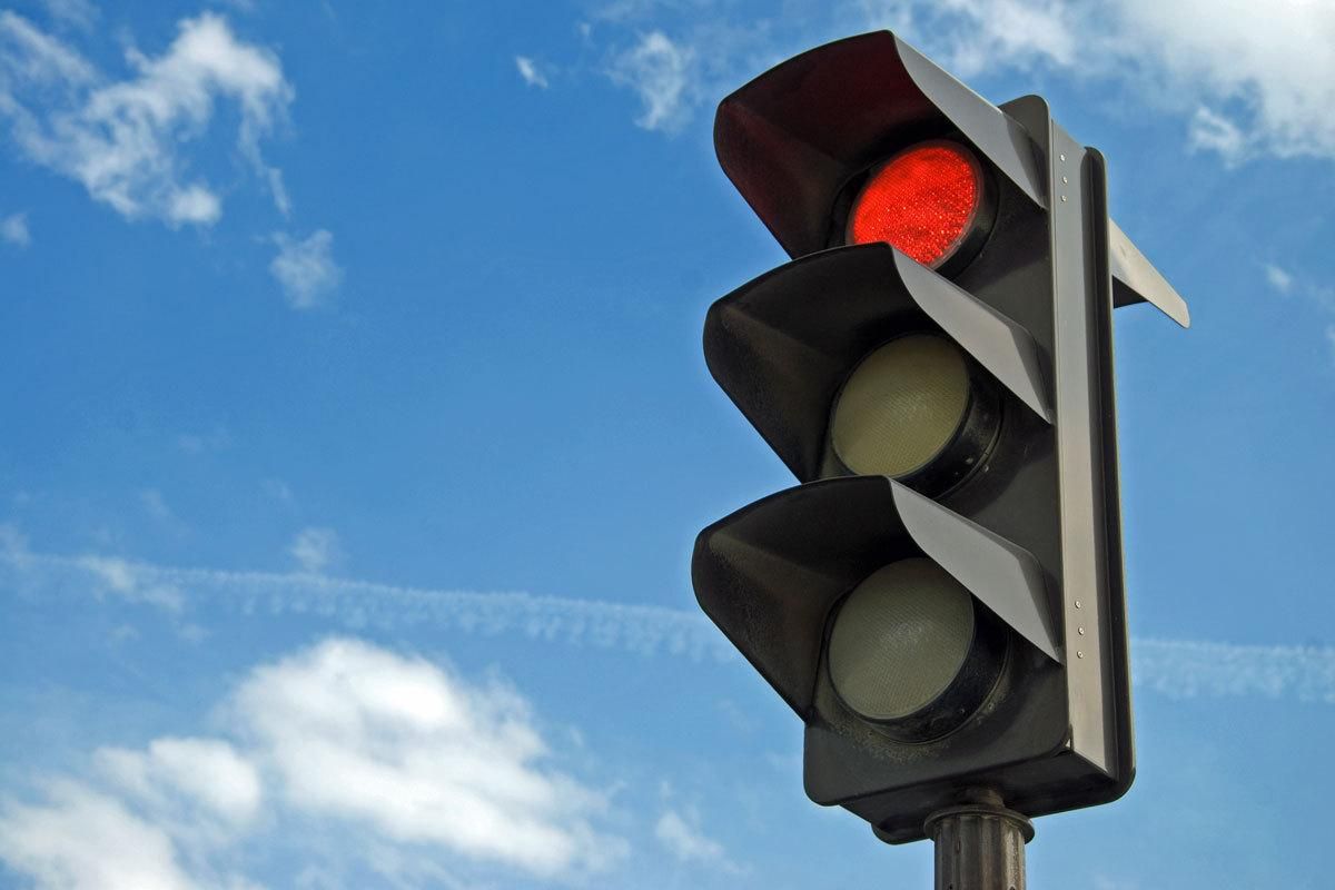 В Украине хотят изменить стандарты работы светофоров: инициатива на рассмотрении правительства