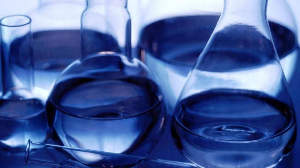 Чоловік, який вижив після пиятики метиловим спиртом, втік з лікарні Чоловік, який вижив після пиятики метиловим спиртом, втік з лікарні