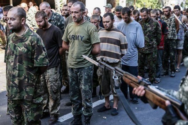 Каждый наш родственник может попасть в застенки ФСБ, – жена военнопленного