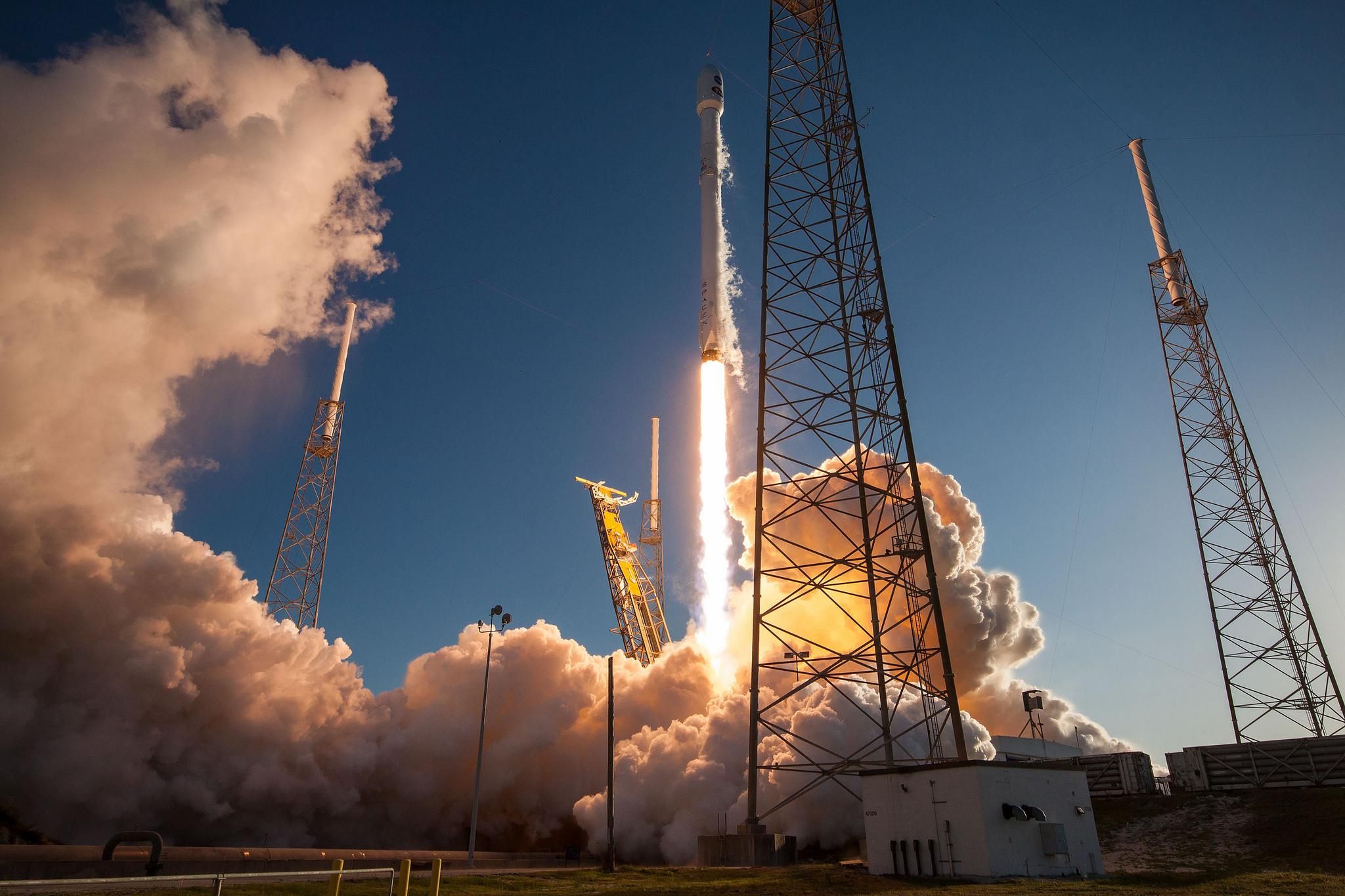 SpaceX запустила Falcon 9 з сімома супутниками: фото та відео - 23 мая 2018 - Телеканал новостей 24