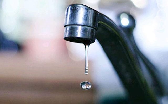 Дніпро залишився без води через аварію на трубопроводі Дніпро залишився без води через аварію на трубопроводі