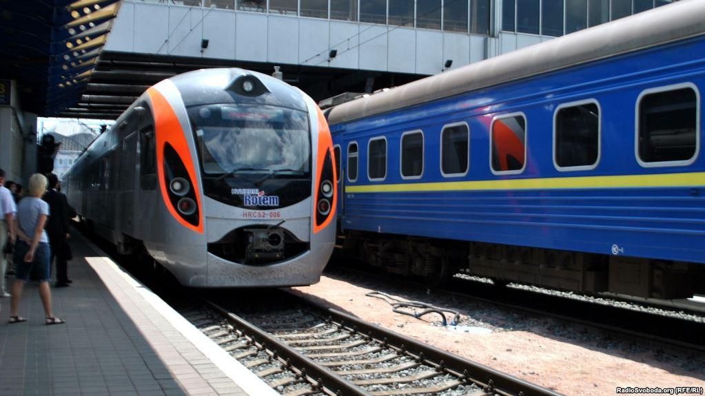 "Укрзалізниця" запровадить безконтактні оплати за проїзд 