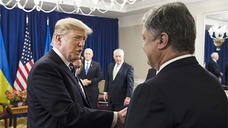 Західні ЗМІ з'ясували, скільки Порошенко заплатив за зустріч із Трампом у США Західні ЗМІ з'ясували, скільки Порошенко заплатив за зустріч із Трампом у США