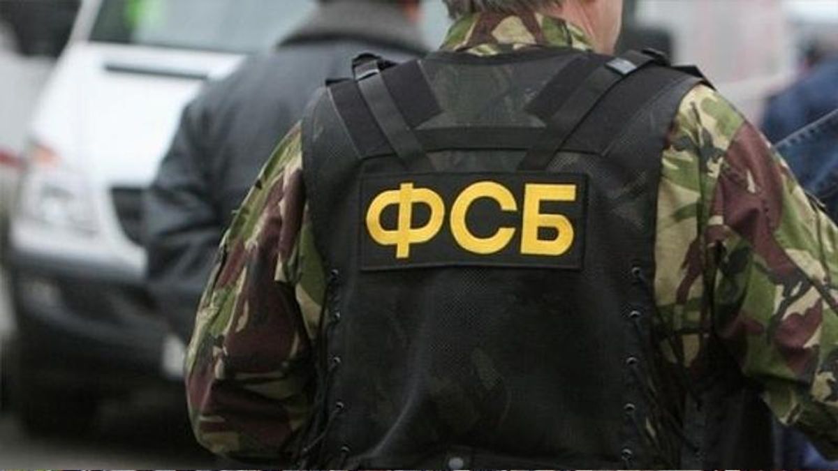 Российские силовики избили похищенного делегата Курултая крымских татар Российские силовики избили похищенного делегата Курултая крымских татар