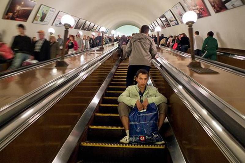 Эскалатор в киевском метро "зажевал" 5-летнего мальчика