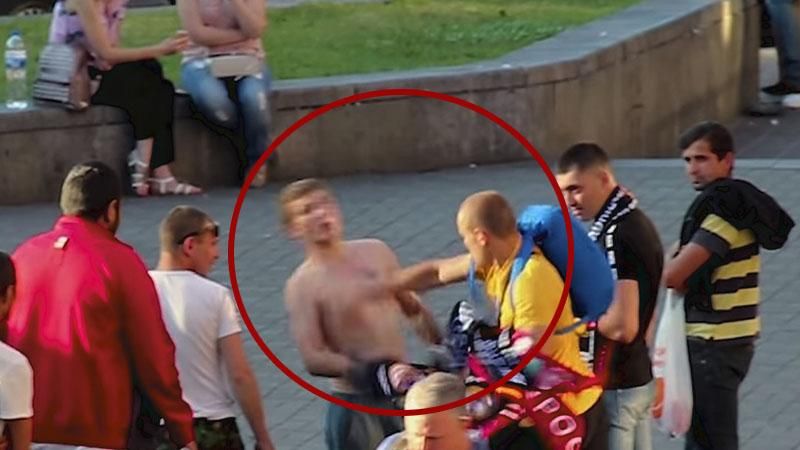 Футбольний фанат одним ударом зупинив п'яного хулігана в Києві: відео 