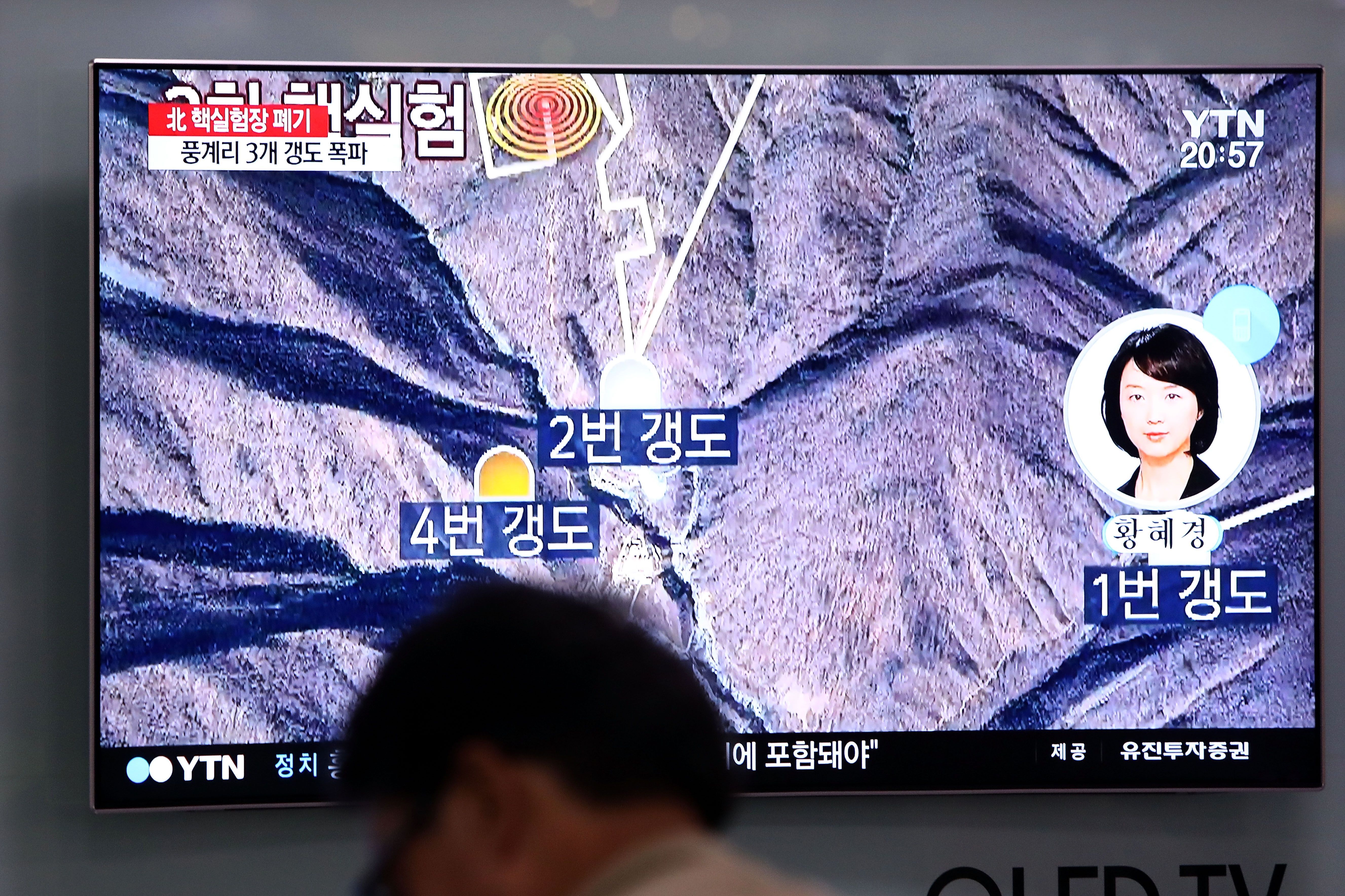 КНДР підірвала єдиний ядерний полігон: на демонтаж впустили журналістів КНДР підірвала єдиний ядерний полігон: на демонтаж впустили журналістів