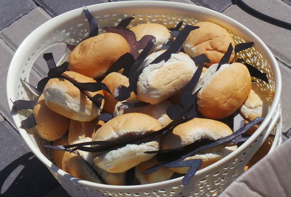 "Путіне, подавись!": літератори провели незвичайну акцію на підтримку Сенцова у Києві "Путіне, подавись!": літератори провели незвичайну акцію на підтримку Сенцова у Києві