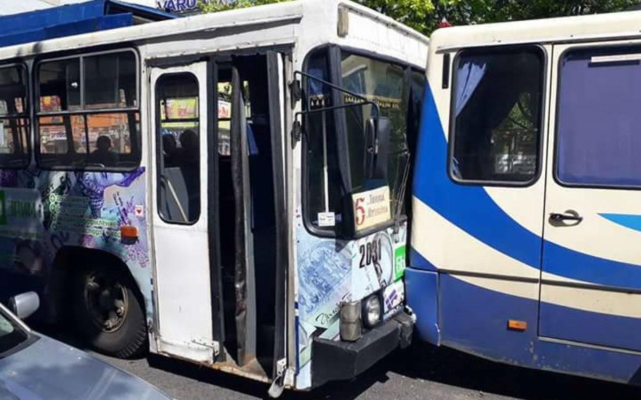 У Дніпрі тролейбус врізався у маршрутку: багато потерпілих У Дніпрі тролейбус врізався у маршрутку: багато потерпілих