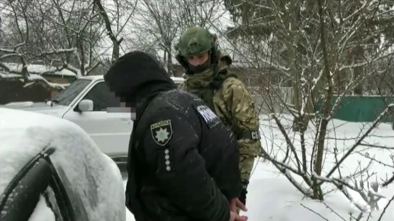 В Запорожье задержали офицера полиции за сбыт метамфетамина