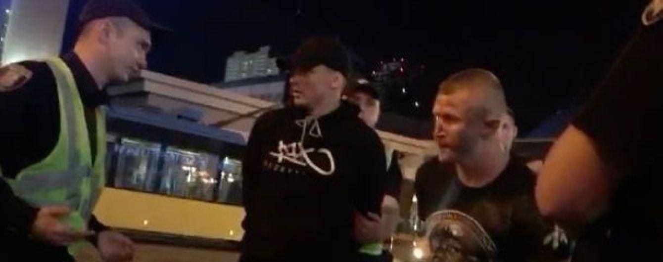 В полиции рассказали, кто напал на фанатов "Ливерпуля" В полиции рассказали, кто напал на фанатов "Ливерпуля"
