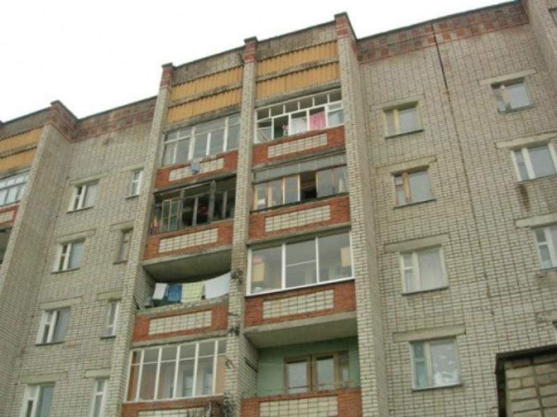 На Київщині п'яний чоловік влаштував стрілянину з балкона